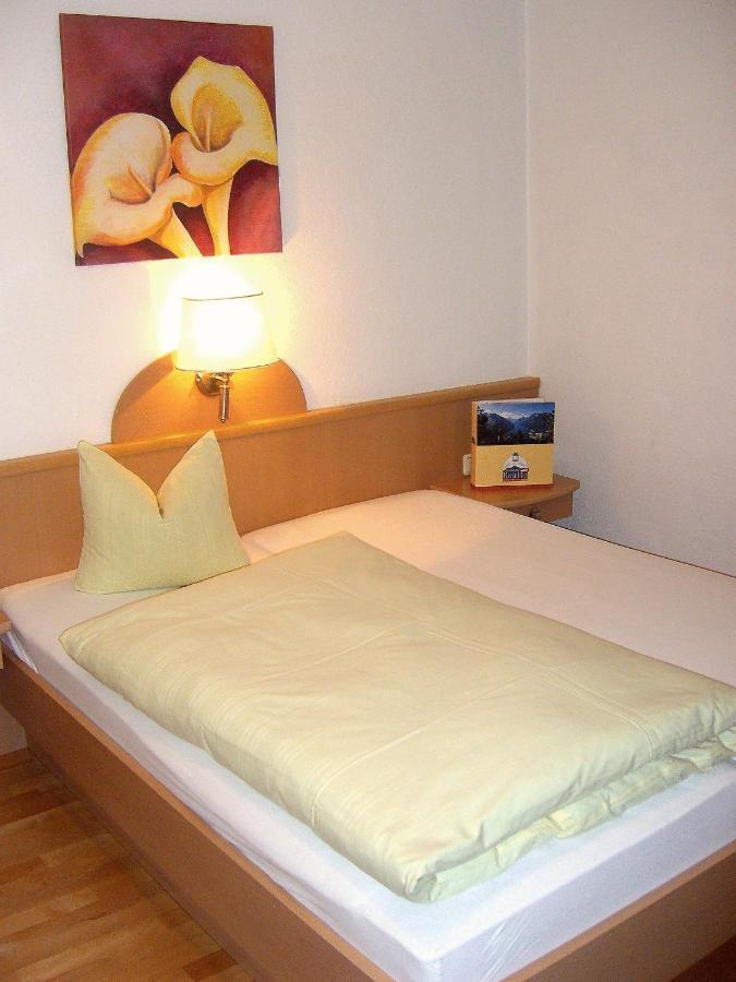Alpenmotel Saeuling Pinswang Quarto foto